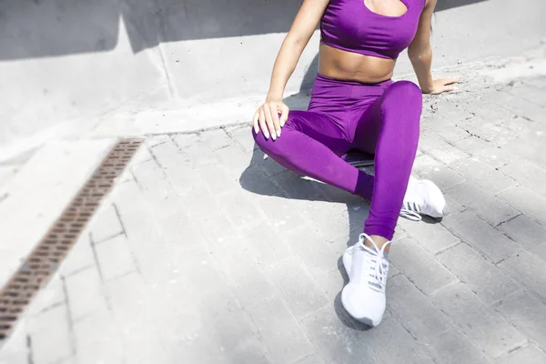 Meisje Sportkleding Rusten Een Training Moderne Fitness Vrouw Leidt Een — Stockfoto