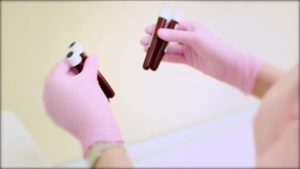 Blutröhrchen Werden Vorbereitet Eine Medizinische Zentrifuge Gelegt Werden Das Plasma — Stockvideo