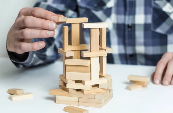 Modelo Del Proyecto Del Marco Casa Sobre Mesa Manos Del — Foto de Stock