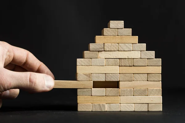 Hombre Haciendo Casa Bloques Madera — Foto de Stock