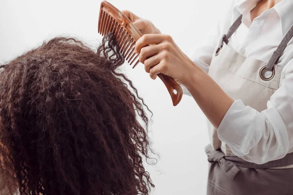 Afroamerykanka Strzyże Włosy Salonie Fryzjerskim — Zdjęcie stockowe