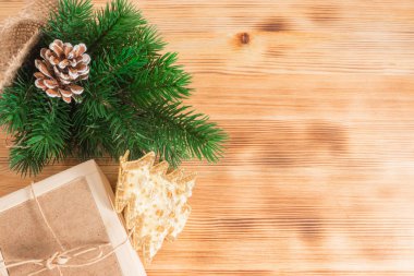 Noel ağacı ahşap arka plan üzerinde closeup arka plan. Noel arka plan. Yılbaşı dekorasyonu.