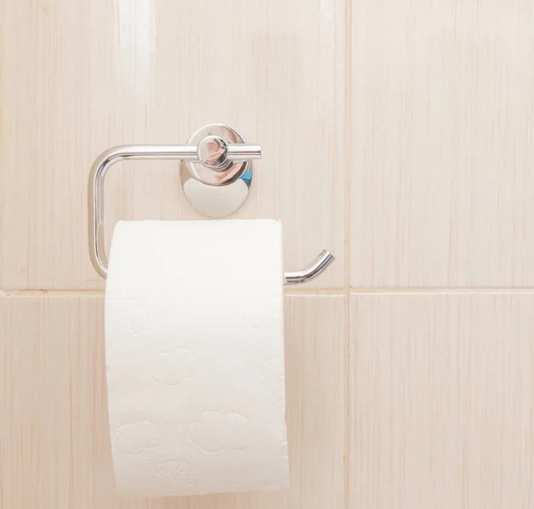 화장지를 사용 하 여 사람의 손 클로즈업