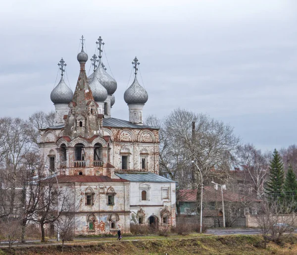 Vologda region, Rusya Federasyonu kilisede terk edilmiş. kötü bakış. Sonbahar sezon.