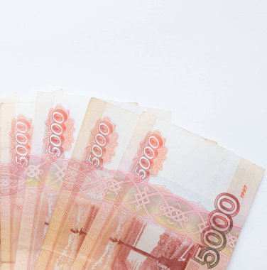 Studio görüntü 5000 ruble. beş bin nakit Rusya Federasyonu makronun Rus para birimi. Kırmızı Not.