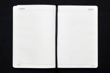 Office karanlık tablo. Kitapçık düzeni, broşür, günlüğü, İş Portföy mockup tasarım şablonu siyah arka plan üzerine boşaltın. üstten görünüm, kopya