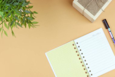 Not etmek için metin kopya alanı pembe tablo. Eğitim ve office kavramı