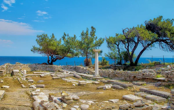 güzel manzara, Thassos Island, Yunanistan, Ege Denizi ile tarihi kalıntılar. gezi Yunanistan.