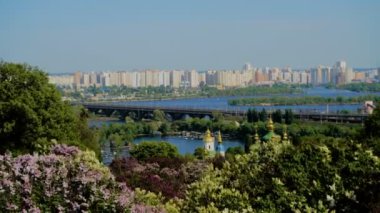 Zaman atlamalı şehir bahar