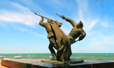 Sahilde Feodosia şehir savaş kahramanları Anıtı