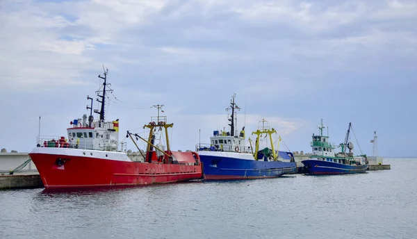 Gemi iskeleye Bay Bulgaristan eski Nessebar denizin içinde