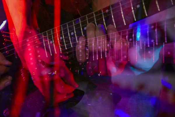 Pescoço Guitarrista Durante Jogo Performer Jazz Baixo Preto Acústico Mãos — Fotografia de Stock