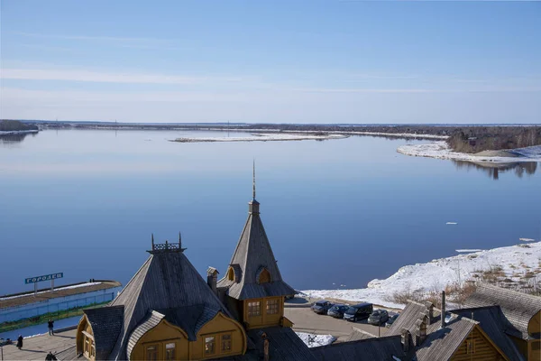 Gorodets, Russia, 29 marzo 2019.Veduta del fiume Volga in una limpida giornata di marzo soleggiata . — Foto Stock