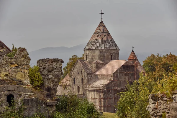 하늘을 배경으로 아르메니아 수도원 — 스톡 사진