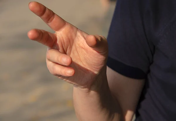 En images femmes gesticulant la main, doigts écartés — Photo