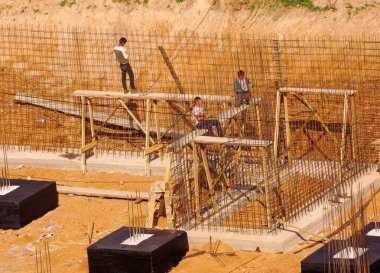  Vakfın güçlendirilmesi ve yeraltı otopark duvarlarının inşası 