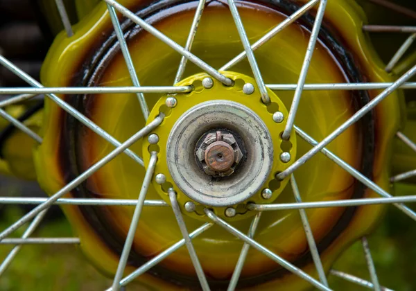 Parte Uma Roda Motocicleta Retro Com Raios — Fotografia de Stock