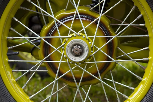 Bagian Dari Roda Retro Sepeda Motor Dengan Jari Jari — Stok Foto