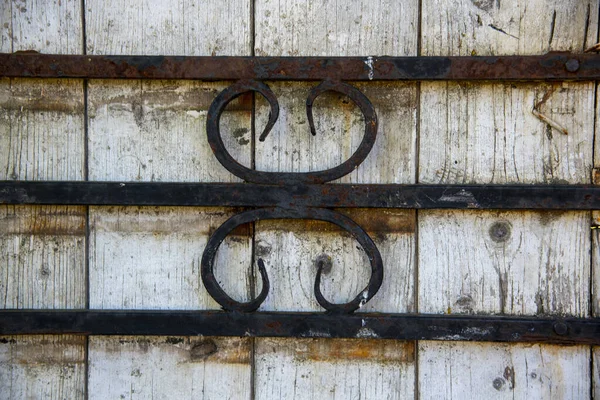 Ornement Pièces Métalliques Rouillées Sur Une Porte Bois — Photo