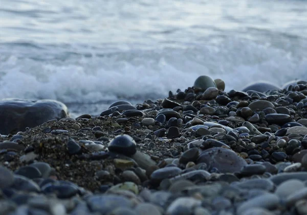 Islak Deniz Çakıl Taşları Püskürtme Spreyi Soyut Arkaplan Tasarım — Stok fotoğraf