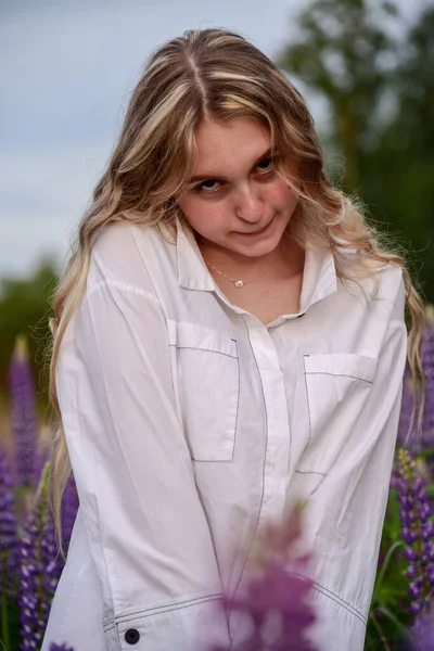 Girl Long Blond Hair White Shirt Poses Background Blooming Lupine — Stock Photo, Image