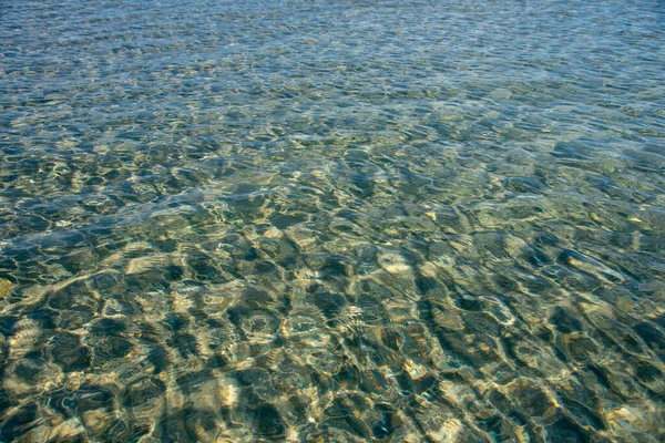 Quadro Cheio Água Mar Transparente Iluminado Pelo Sol Fundo Natural — Fotografia de Stock