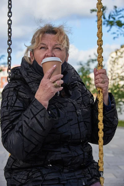 Elderly Woman Wearing Black Medical Mask Holding Cup Coffee Sits — Stock Photo, Image