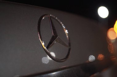 Mercedes Benz logosu Canon5d mark Ii lens Carl Zeiss Jena Tessar 2,8/50 vurdu 