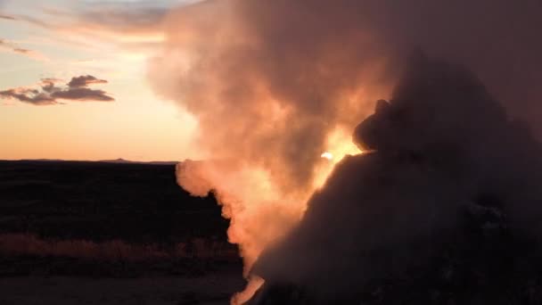 Island. Utbrott av fumaroler på geotermiskt fält — Stockvideo