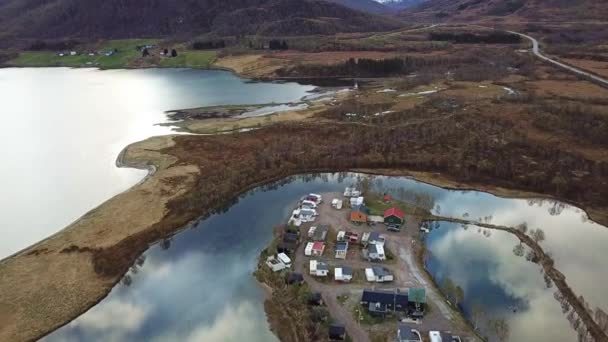 На островах бушует стихия. Норвегия. Вид с воздуха . — стоковое видео