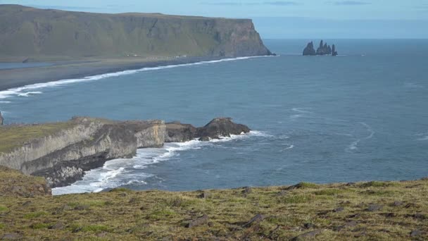 Islanda. Roccia di basalto nel sud del paese . — Video Stock