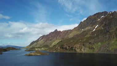 Norveç dağlarının havadan yaz denizi panorama sı, lofoten, tatil konsepti