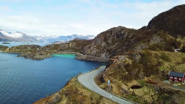 Luchtfoto zomer zee panoramisch uitzicht op de bergen van Noorwegen, Lofoten, vakantie concept — Stockvideo