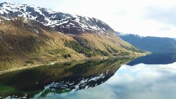 ノルウェー山脈、ロフォーテン、バケーションコンセプトの空中夏の海のパノラマビュー — ストック動画