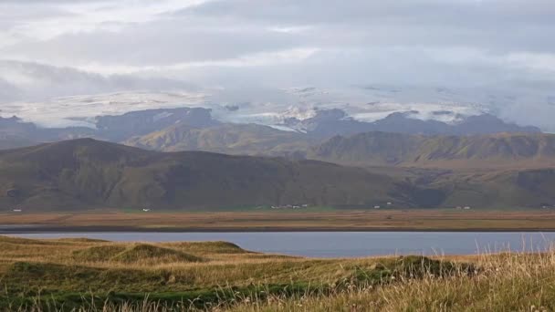 Islândia. Praias com areia preta vulcânica . — Vídeo de Stock