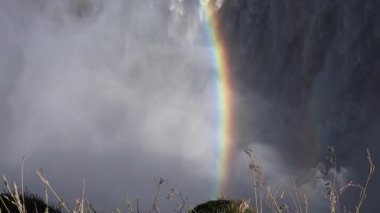 İzlanda. Dettifoss Şelalelerinde gökkuşağı. Mivatn Gölü bölgesi.
