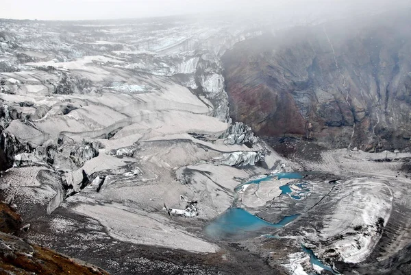 ロシアだ。カムチャツカ。活火山の火口. — ストック写真