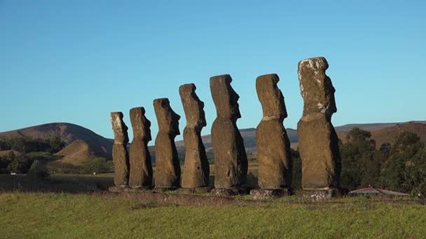 América Latina. Chile. Isla de Pascua. Septiembre de 2018. Estatuas ídolo . — Vídeo de stock