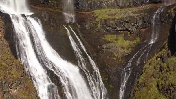 Island. Malebný vodopád na severu země v oblasti jezera Mivatn. — Stock video