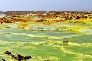 Etiopya. Dallol Gölü, Etiyopya. Dallol Volkanı Krateri 'ndeki Dallol Gölü' nün renkli manzarası. Dallol Gölü ve sülfür.