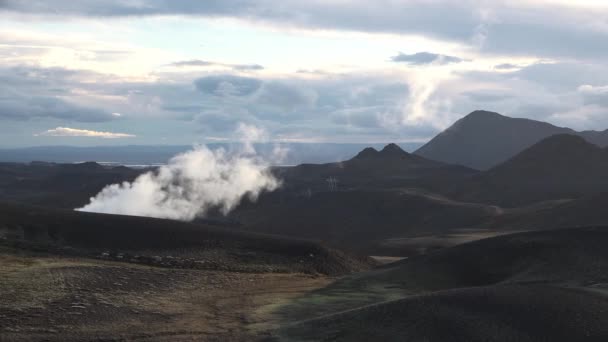 아이슬란드. 연기가 나는 분산제 액화 황 분출공 Hverir gethermal area Volcanic landscape. — 비디오