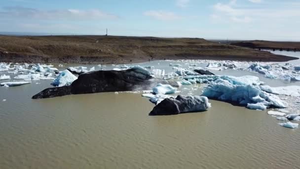 グリーンランドだ。地球温暖化と気候変動-イルリサットの氷解する氷河からの巨大な氷山, — ストック動画