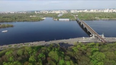 Ukrayna. Kiev. Dinyeper Nehri 'nin havadan görünüşü.
