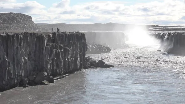 IJsland. Uniek IJslands landschap met lavaveld, heuvels en watervallen. — Stockfoto