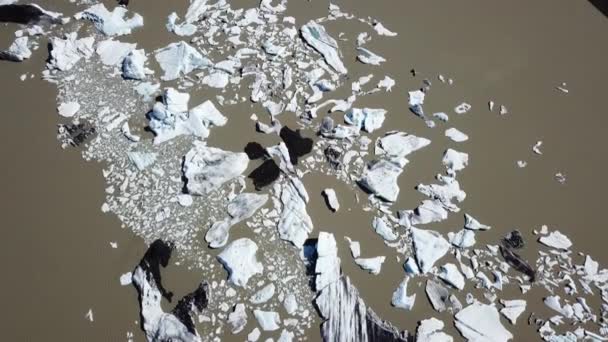 그린란드. 빙하에서 발견 된 얼음 과 빙산 - 북극의 놀라운 자연 경관. — 비디오