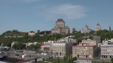 Kanada mı? Quebec Şehri, ünlü Chateau Frontenac kalesinin manzarası. Şehir merkezinin panoraması.