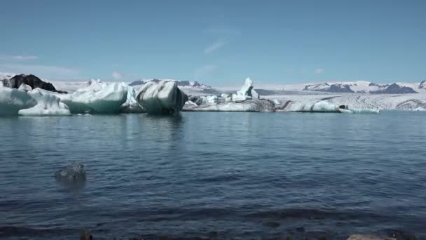 Noruega. Spitsbergen. Geleira e icebergs do arquipélago de Svalbard . — Vídeo de Stock