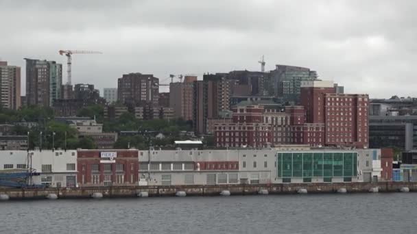 Kanada. Halifax. Huvudstaden i provinsen Nova Scotia. Skyskrapor från centrum. Härlighetens stad. — Stockvideo
