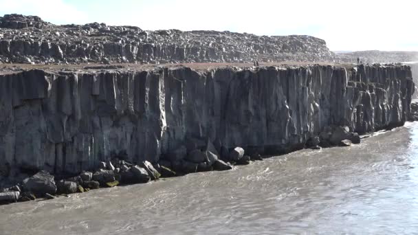 Islandia. Dettifoss, la cascada más poderosa de Europa. Primer plano de la caída del agua. — Vídeos de Stock