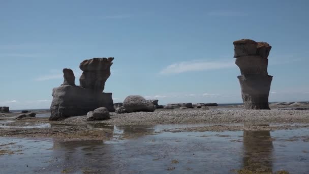 Canadá. Pilares de pedra Hopewell Rocks — Vídeo de Stock